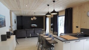 Dining - LE GITE DE BENJAMIN - BESSE AND SAINT ANASTAISE (BESSE ET SAINT ANASTAISE)