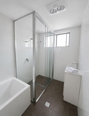 Shower, towels