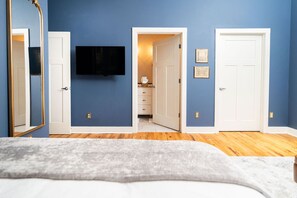 2 bedrooms, desk, iron/ironing board, travel cot