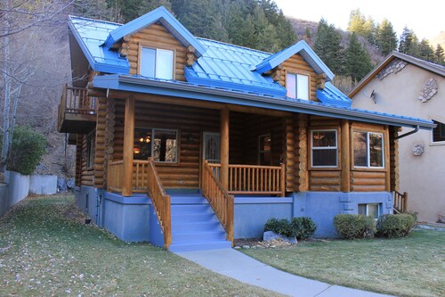 Canyon Semi-furnished Home