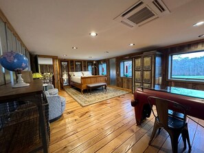 Interior - The Missletoe @ Chevy Chase Farm (Palmyra)