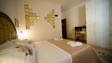 Cuna de viaje, wifi gratis y ropa de cama