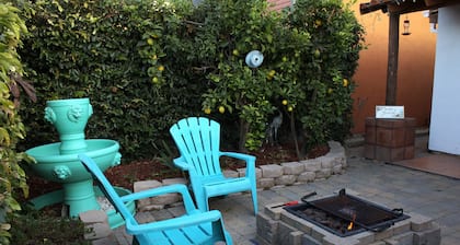 Charming coastal cottage in peaceful Long Beach with WiFi, AC