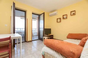 TV - Holiday apartment with fantastic sea views (Ravni)