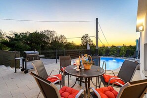 Outdoor dining - Holiday apartment with pool (Labin)