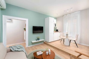 TV - Holiday apartment with air conditioning (Poreč)