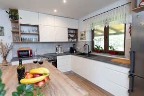 Fridge, microwave, oven, stovetop