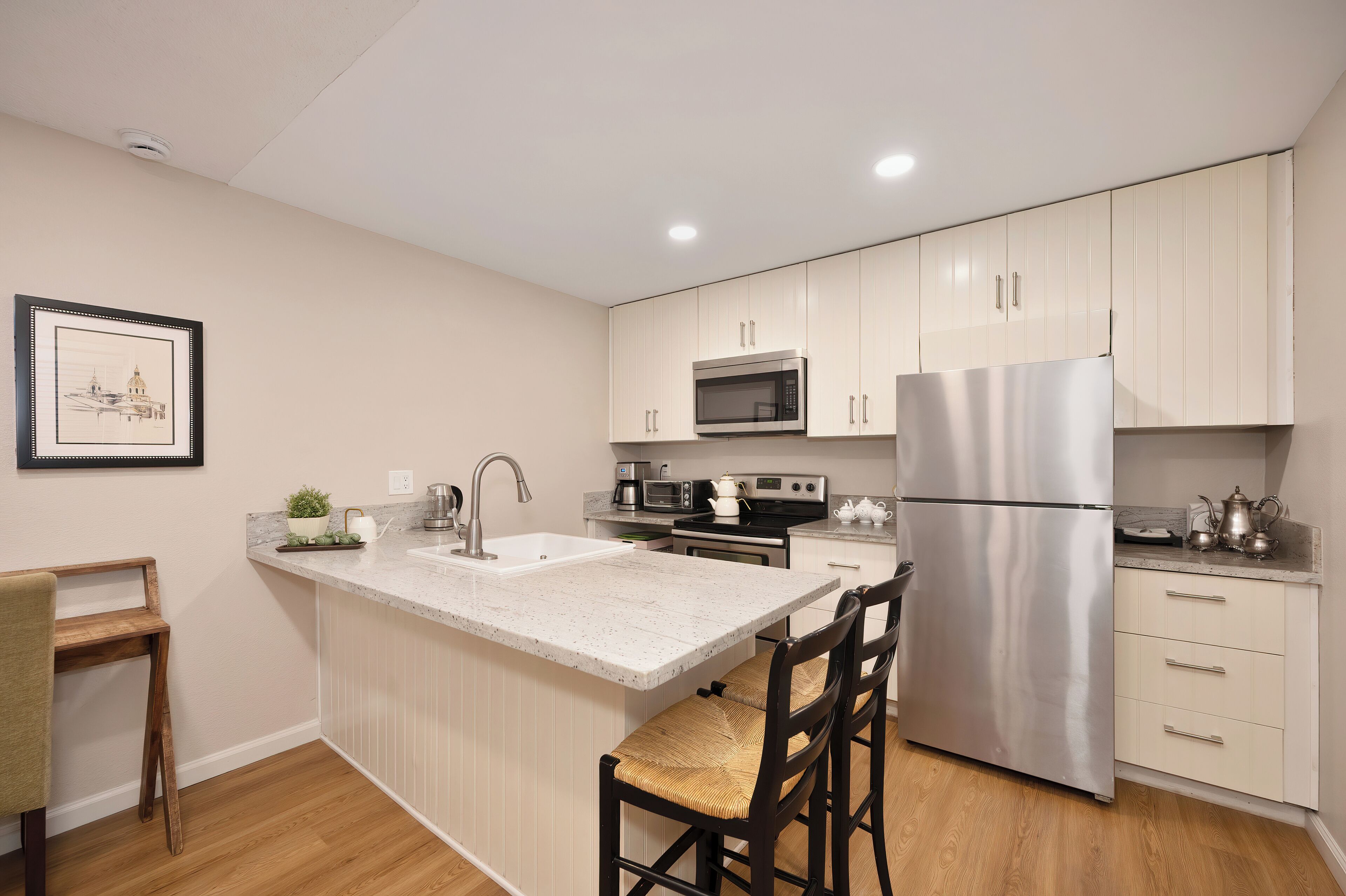 Micro-ondes, four, plaque de cuisson, lave-vaisselle