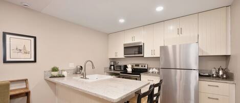 Micro-ondes, four, plaque de cuisson, lave-vaisselle