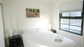 Deluxe-Apartment | 3 Schlafzimmer, hochwertige Bettwaren, Schreibtisch