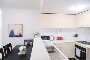 Deluxe Apartment, 3 bedrooms, 1 living room | Interior detail