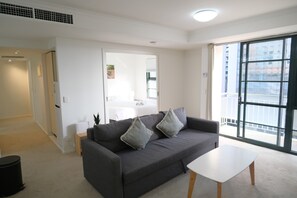 Departamento Deluxe | Área de sala de estar | Televisión LED de 30 pulgadas con canales digitales