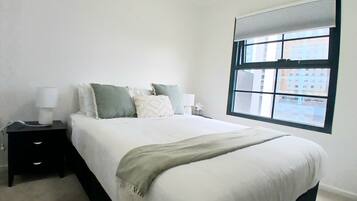 デラックス アパートメント 3 ベッドルーム シティビュー | 3 室のベッドルーム、高級寝具、デスク、ノートパソコン用作業スペース