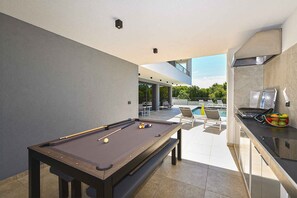 Outdoor dining - Villa with air conditioning and pool (Štokovci)