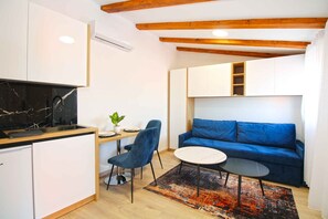 TV - Holiday apartment with air conditioning (Pula)