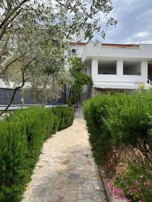 Property grounds - Holiday apartment with air conditioning (Skrbcici)