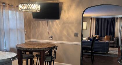 Cozy 2-bedroom apartment in charming West Hartford with WiFi