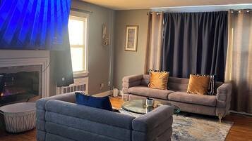 Smart TV, fireplace