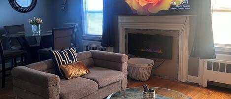 Smart TV, fireplace