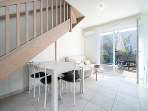 TV - bright house 6 pers with garden (Sérignan)