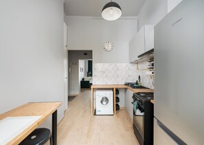 Réfrigérateur, four, plaque de cuisson