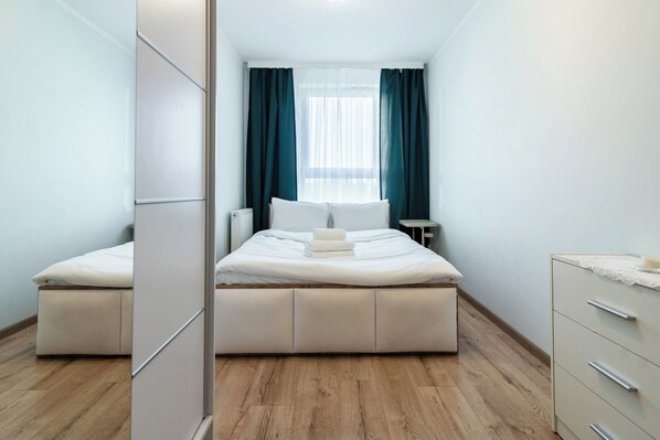 1 chambre, fer et planche à repasser, draps fournis