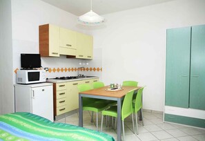 Fridge, microwave, stovetop