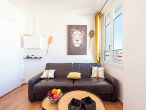 TV - Air-Conditioned Studio Heart of Cannes (Cannes)