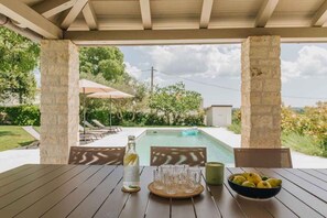 Pool - Villa with pool and tavern in the garden (Višnjan)
