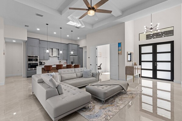 Smart TV, fireplace