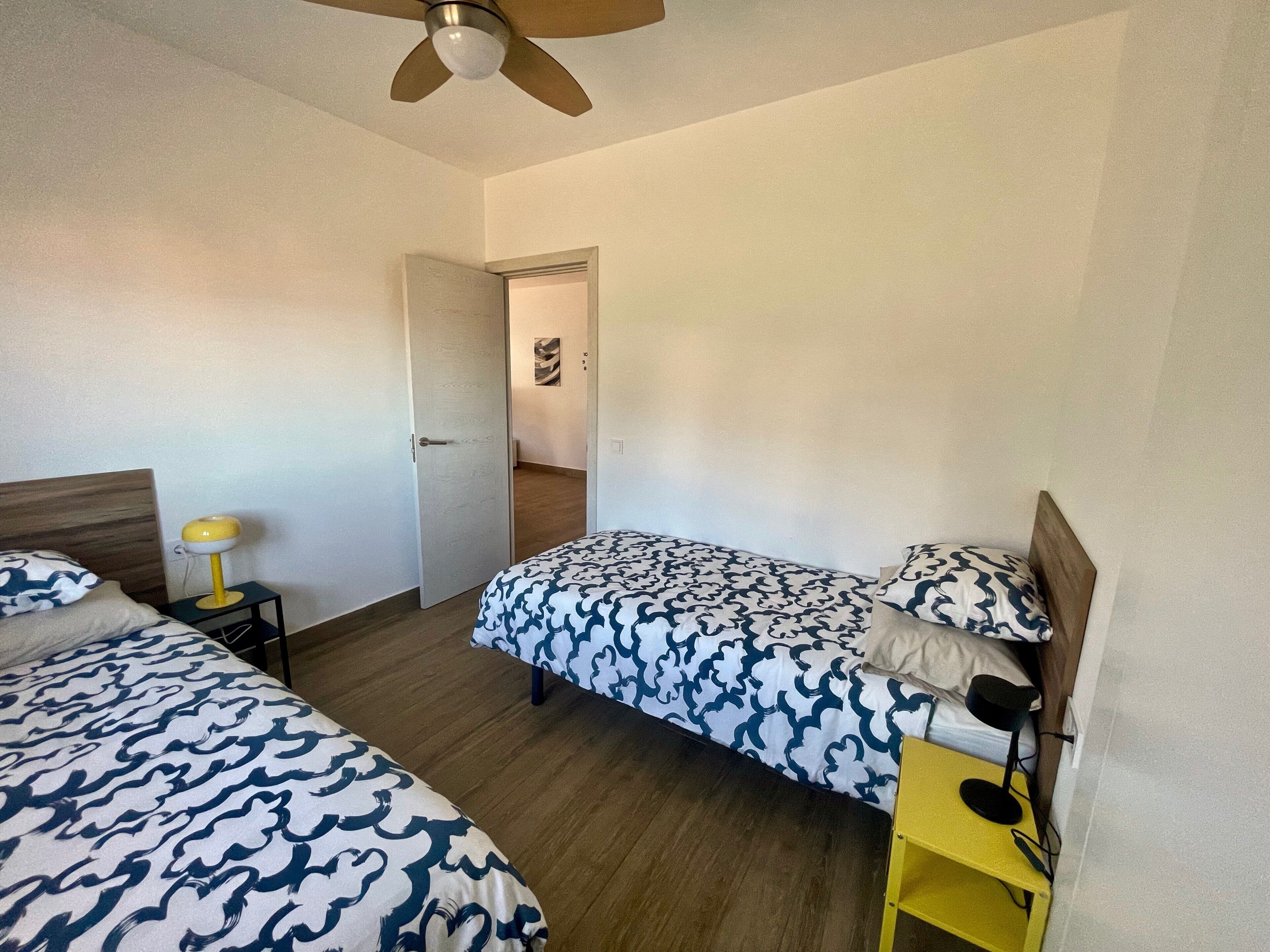 2 slaapkamers, een strijkplank/strijkijzer, gratis wifi, beddengoed