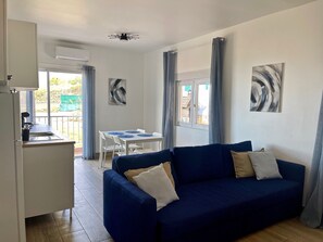 TV - Holiday Apartment 'Finca Ten Days - App 4 - Los Gigantes' with Sea View, Wi-Fi and Air Conditioning (La Orotava)