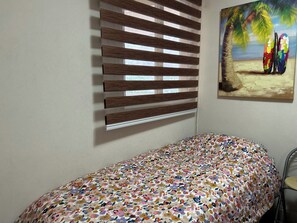 2 bedrooms, iron/ironing board, WiFi, bed sheets