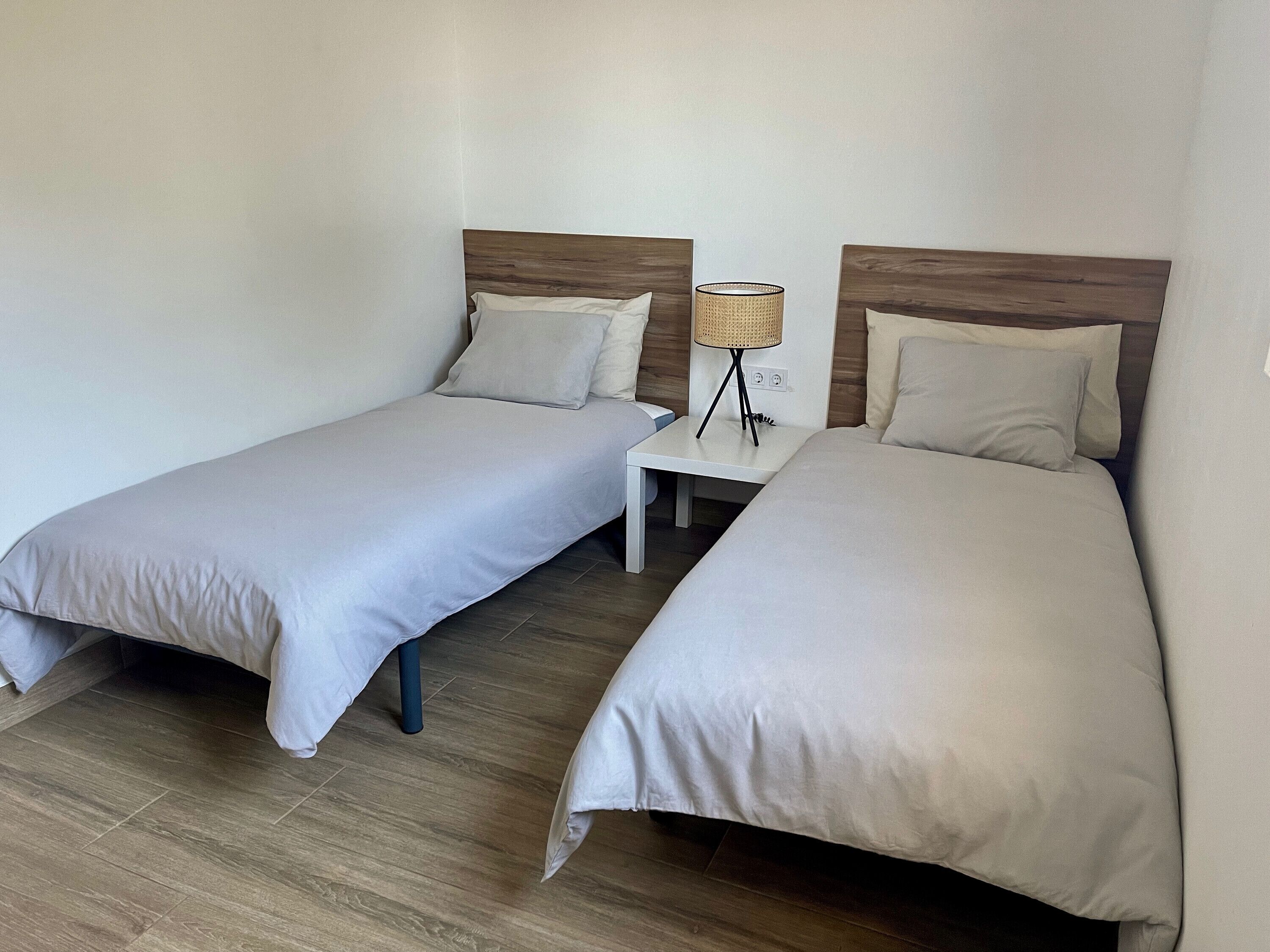 2 chambres, fer et planche à repasser, Wi-Fi gratuit, draps fournis