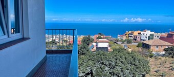 Diez Días -App1- Montaña Roja' con vistas al mar, Wi-Fi y aire acondicionado