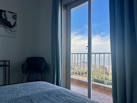 2 bedrooms, iron/ironing board, free WiFi, bed sheets. Ten Days - App 3 - 'Anaga' with Sea View, Wi-Fi and Air Conditioning