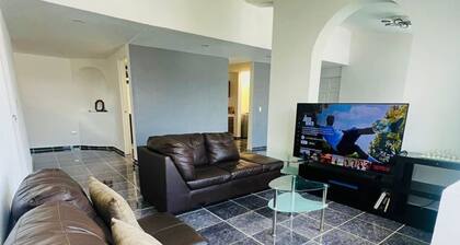 20 minutes from downtown! Ideal house for couples with game room and dining room.