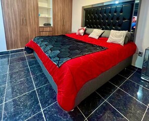 1 bedroom - 20 minutes from downtown! Ideal house for couples with game room and dining room. (Morelia)