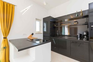 Kühlschrank, Ofen, Herdplatte, Geschirrspüler