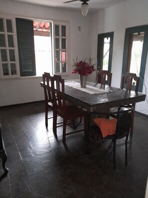 تناول الطعام