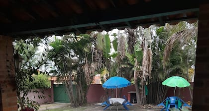 2-storey colonial mansion 400 m from the beach. Large balcony, swimming pool, barbecue.