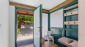 Interior - Holiday home with covered terrace and barbecue area in the garden (Vabriga)
