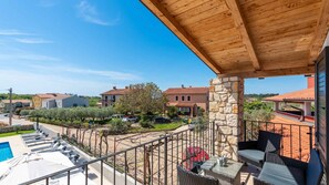 Property grounds - Holiday apartment with air conditioning and communal pool (Novigrad)