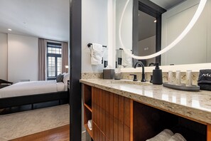 3 bedrooms, iron/ironing board, travel crib, free WiFi - 3BR City Views: Walk to French Quarter | The Mayfair (New Orleans)