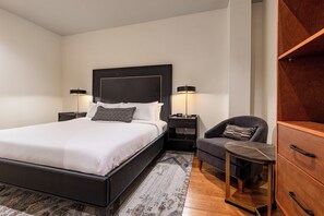 2 habitaciones, tabla de planchar con plancha y cuna de viaje 