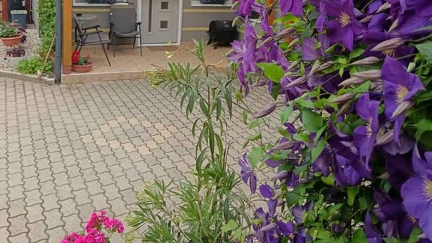A house with a tiled patio, a door, and a window. - Holiday home with wifi and air conditioning (Ságvár)