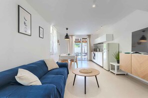 TV - Villa with outdoor pool and close to the beach (Premantura)