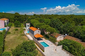 Exterior - Villa with outdoor pool and close to the beach (Premantura)