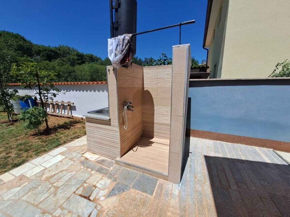 المنطقة المحيطة بالمنشأة