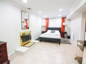 1 bedroom, free WiFi, bed sheets - 1 BR Basement Apart walk 13M Metro/Drive 5M IAD (Herndon)